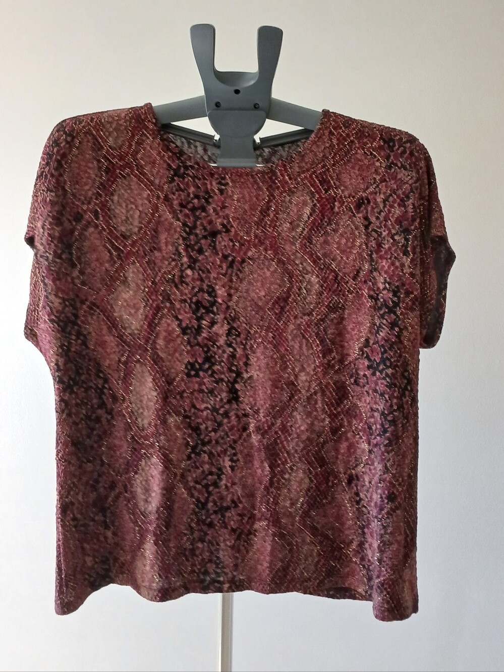 Tan Jay Size L Red Tones Top